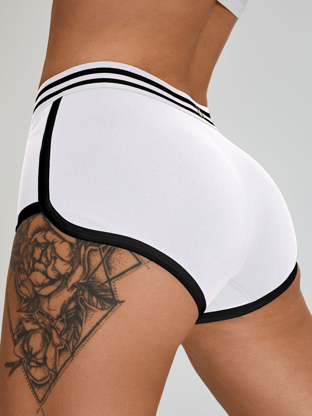 ZASUWA Female Scrunch Bum Quick-drying Spandex Gym Booty Shorts