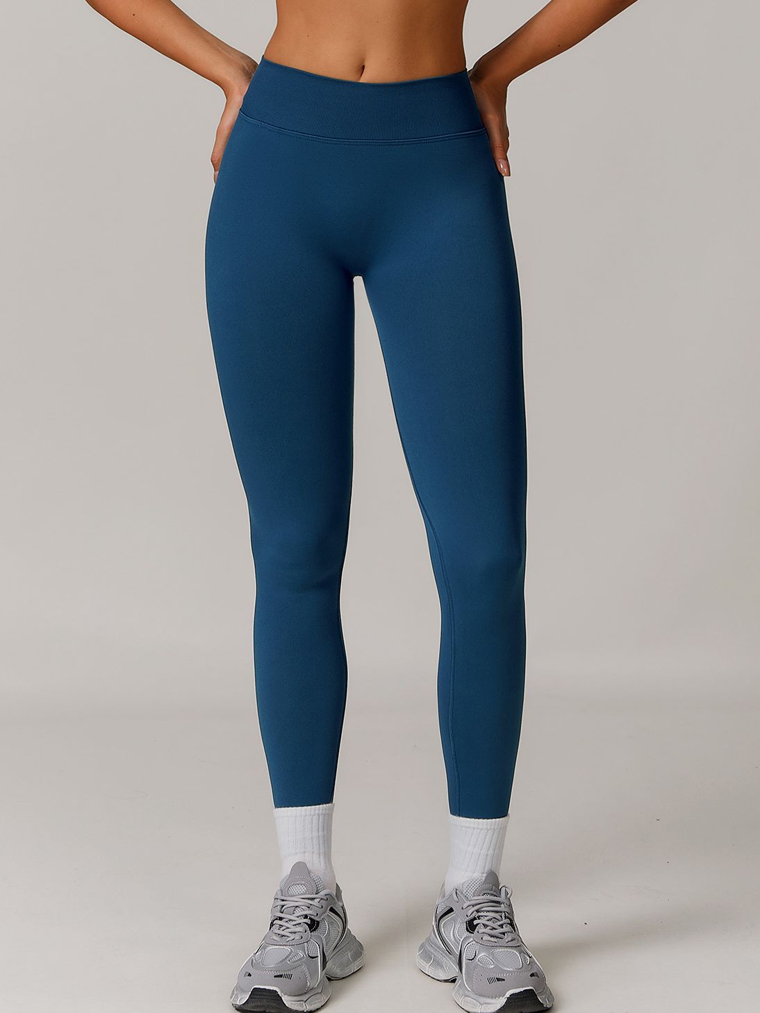 ZASUWA Female Seamless Solid Color Elastic Tight Push Up Design Leggings
