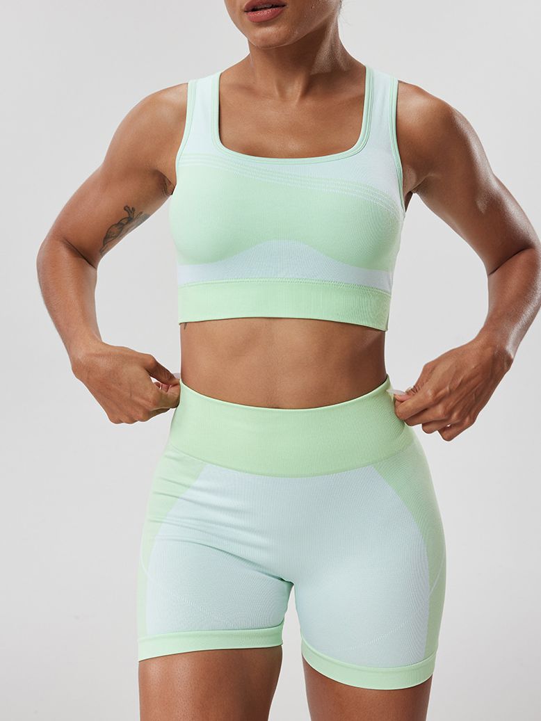 ZASUWA Female Scrunch Bum with Chest Pads Elastic Tight Short Tracksuit