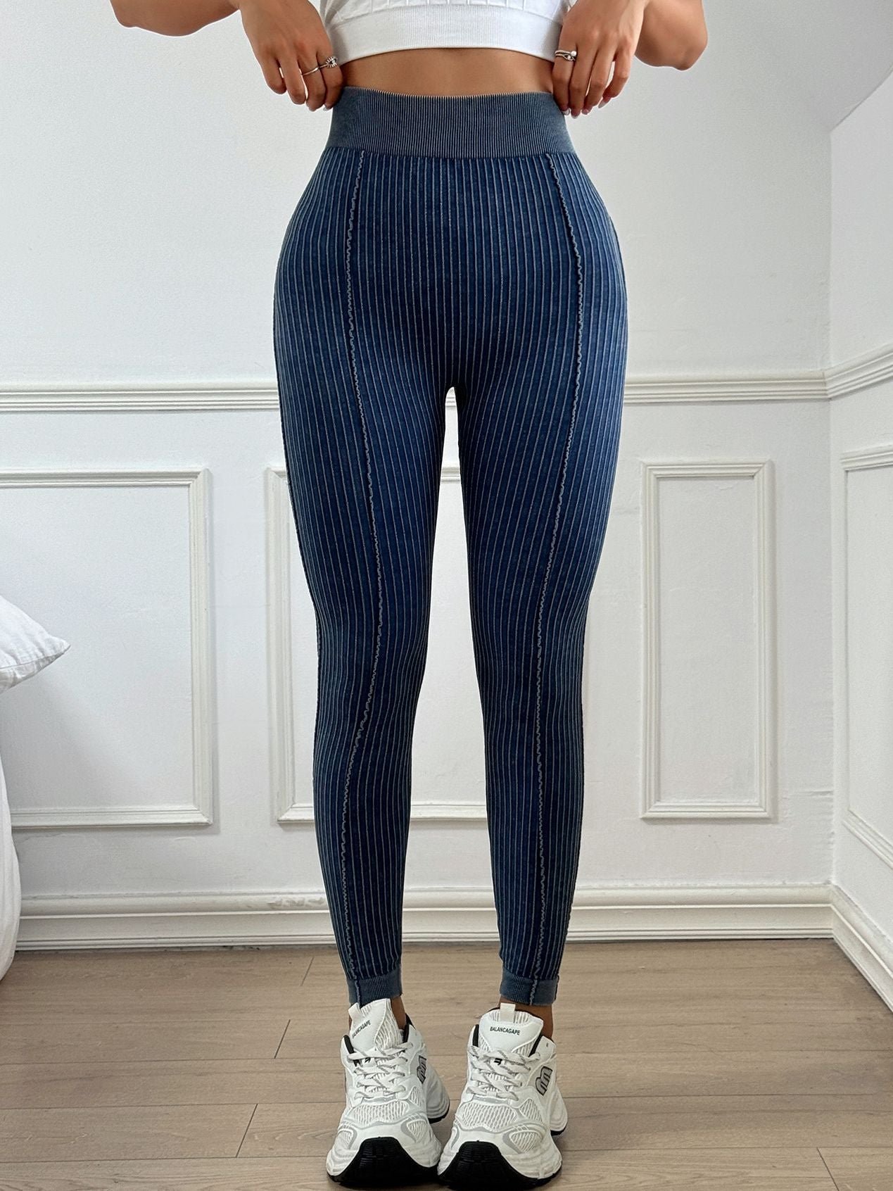 ZASUWA Female V-shaped Waist Ribbed High-waisted Hip-lift Scrunch Bum Leggings