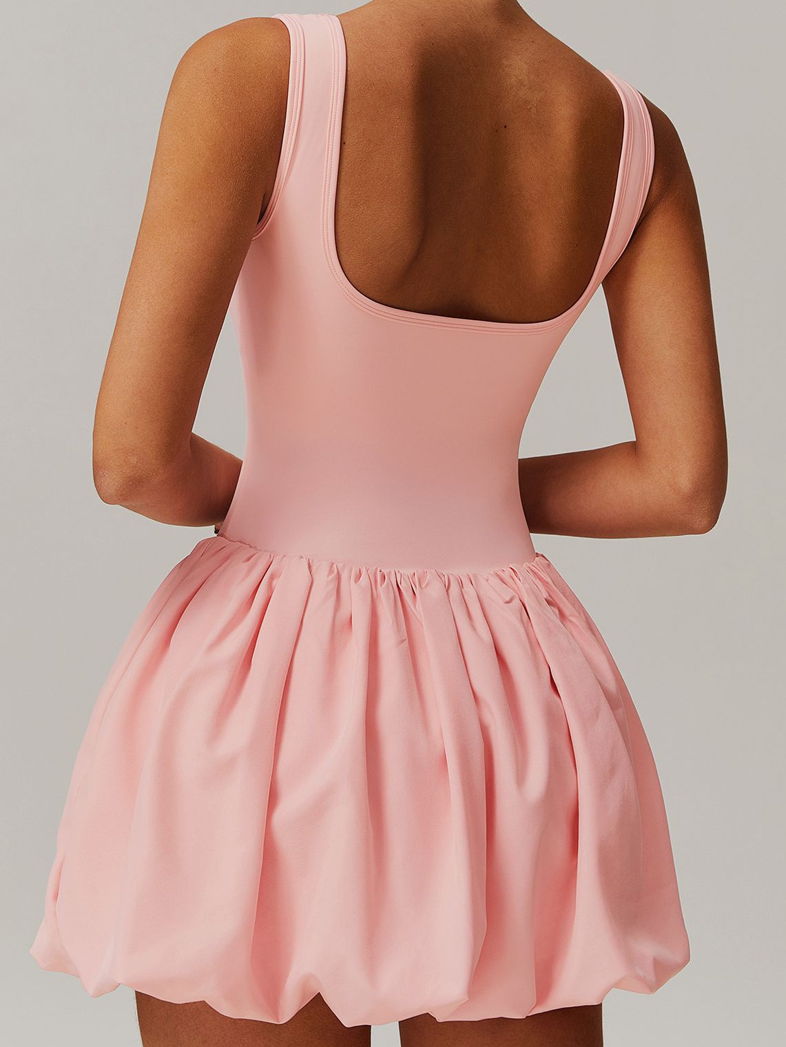 ZASUWA Female Solid color U Collar Backless 2 in 1 Pleated Tennis Dress