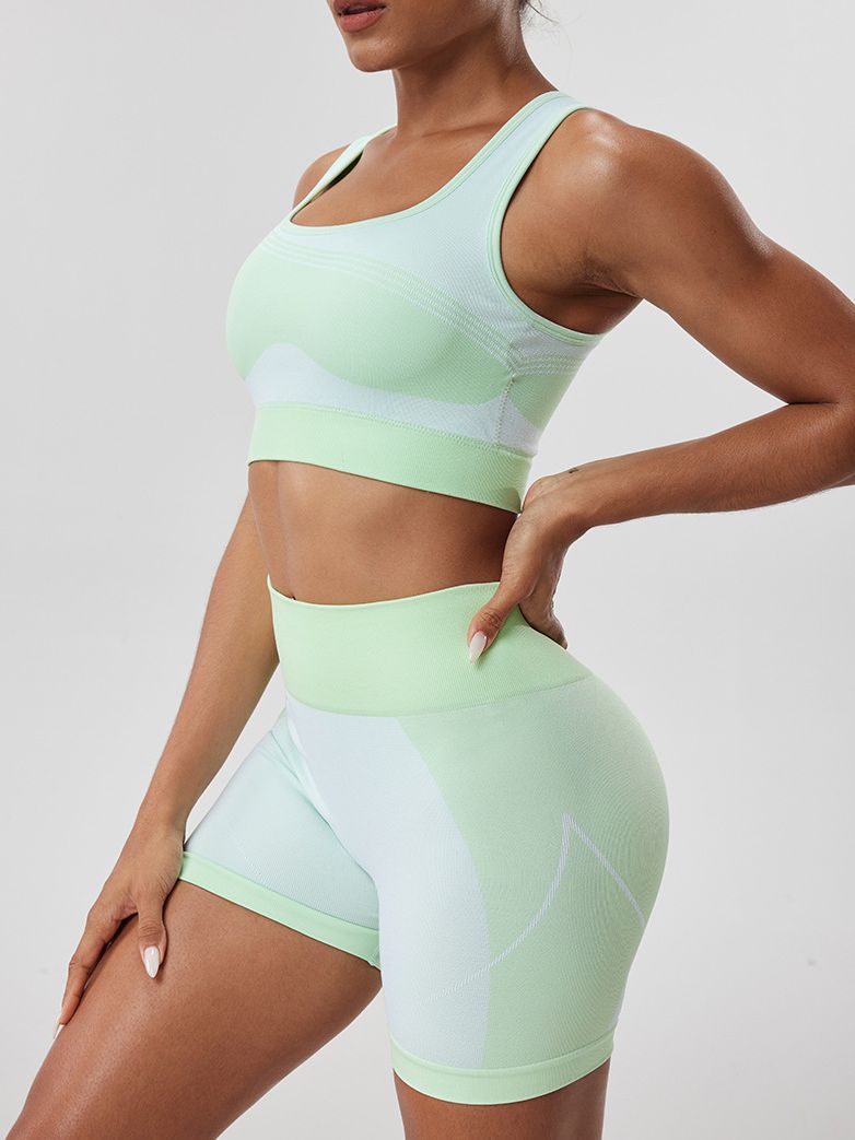 ZASUWA Female Scrunch Bum with Chest Pads Elastic Tight Short Tracksuit