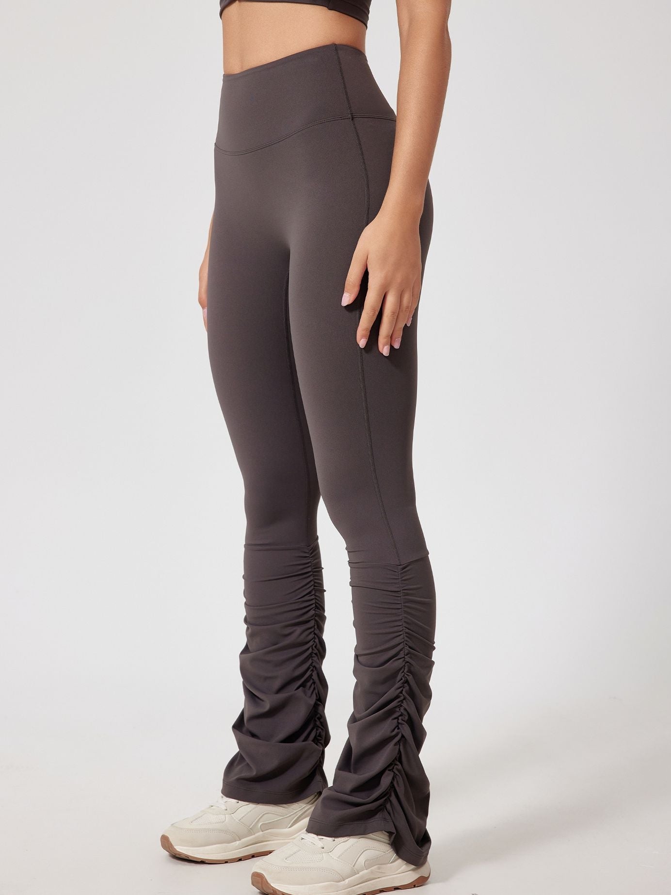 ZASUWA Female Solid Color Flare Folds High-rise Leggings