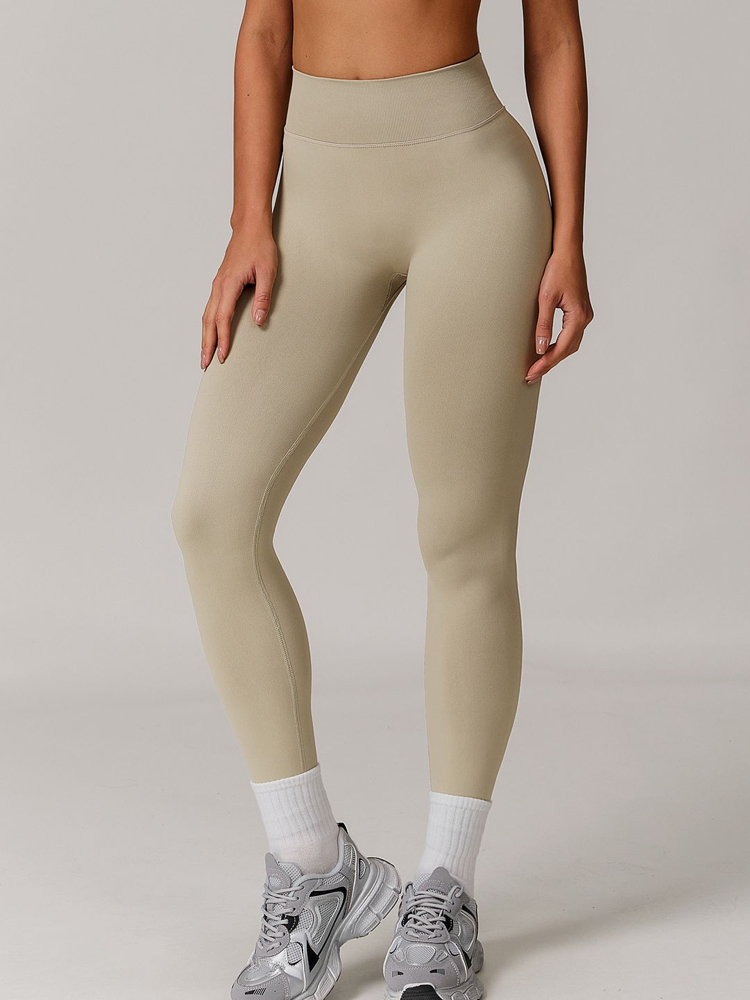 ZASUWA Female Seamless Solid Color Elastic Tight Push Up Design Leggings