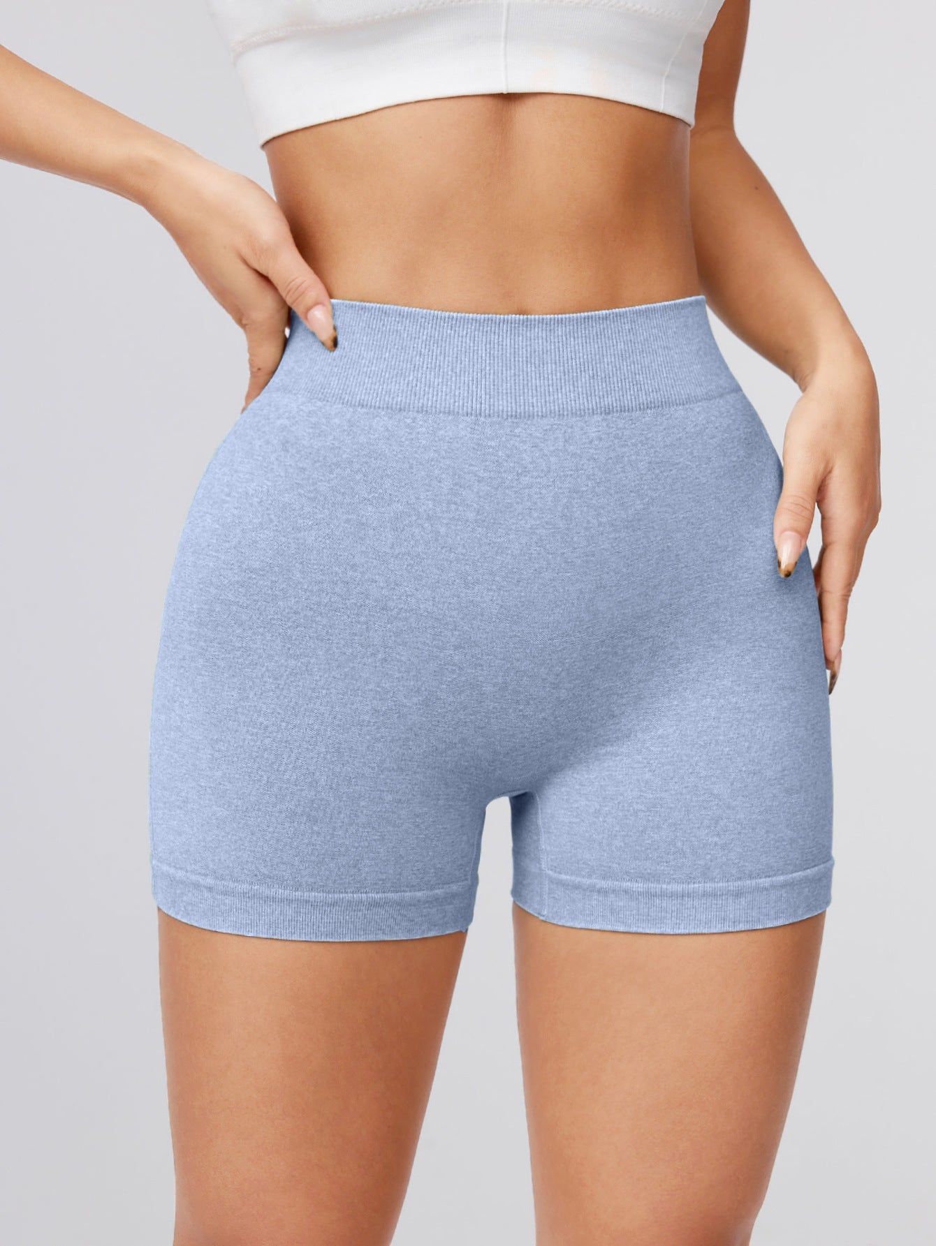 ZASUWA Female Deep V Back Scrunch Bum Seamless Shorts