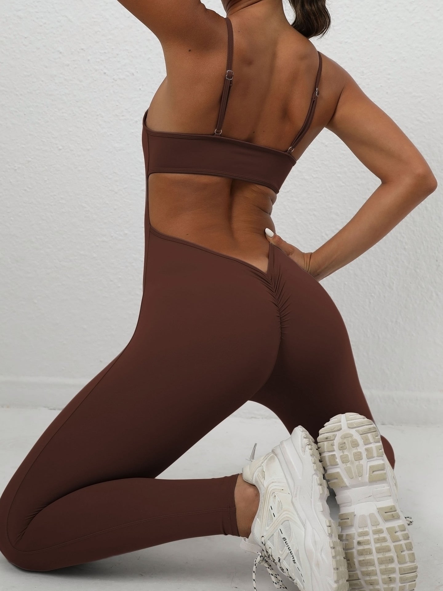 ZASUWA Female U-collar Backless Scrunch Bum Jumpsuit