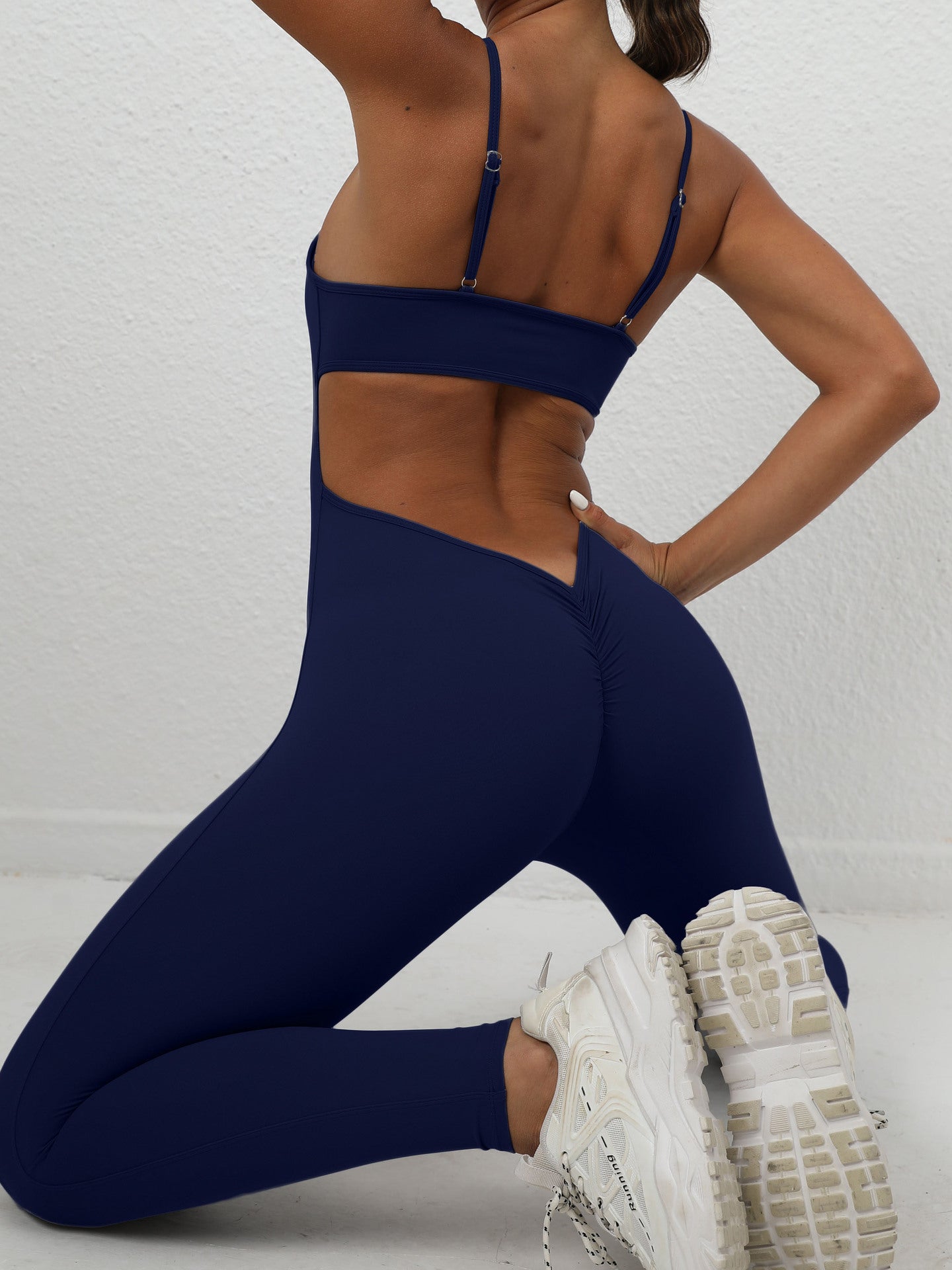 ZASUWA Female U-collar Backless Scrunch Bum Jumpsuit
